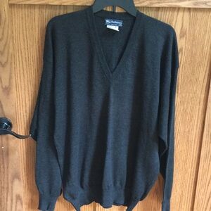 Vintage Burberry Men's  V-Neck Sweater size Large
